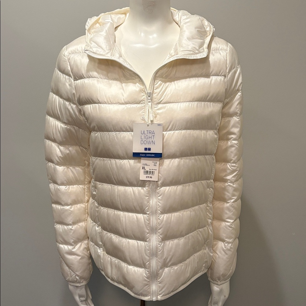 Uniqlo Off-White Quilted Hooded Front Zip Light Down Jacket Size XL Has Pouch
